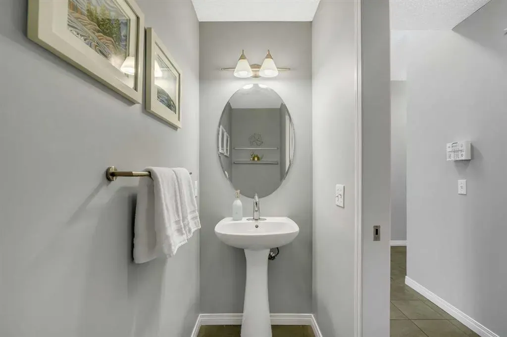 13 Mahogany View SE