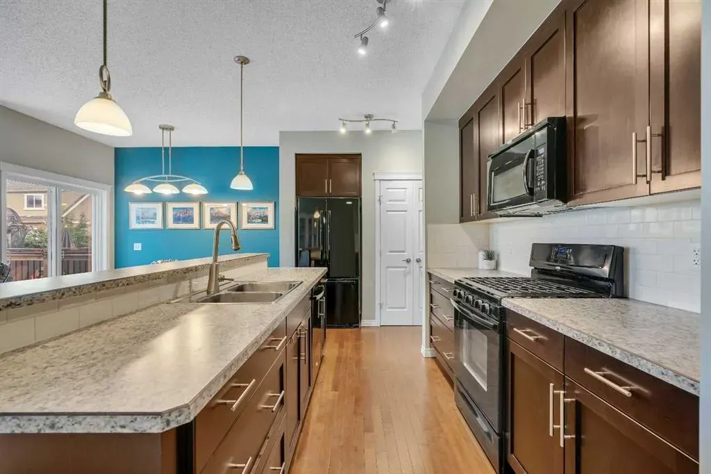 13 Mahogany View SE