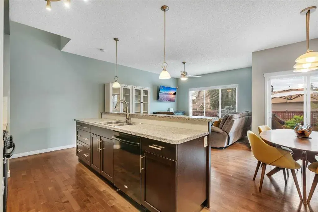13 Mahogany View SE