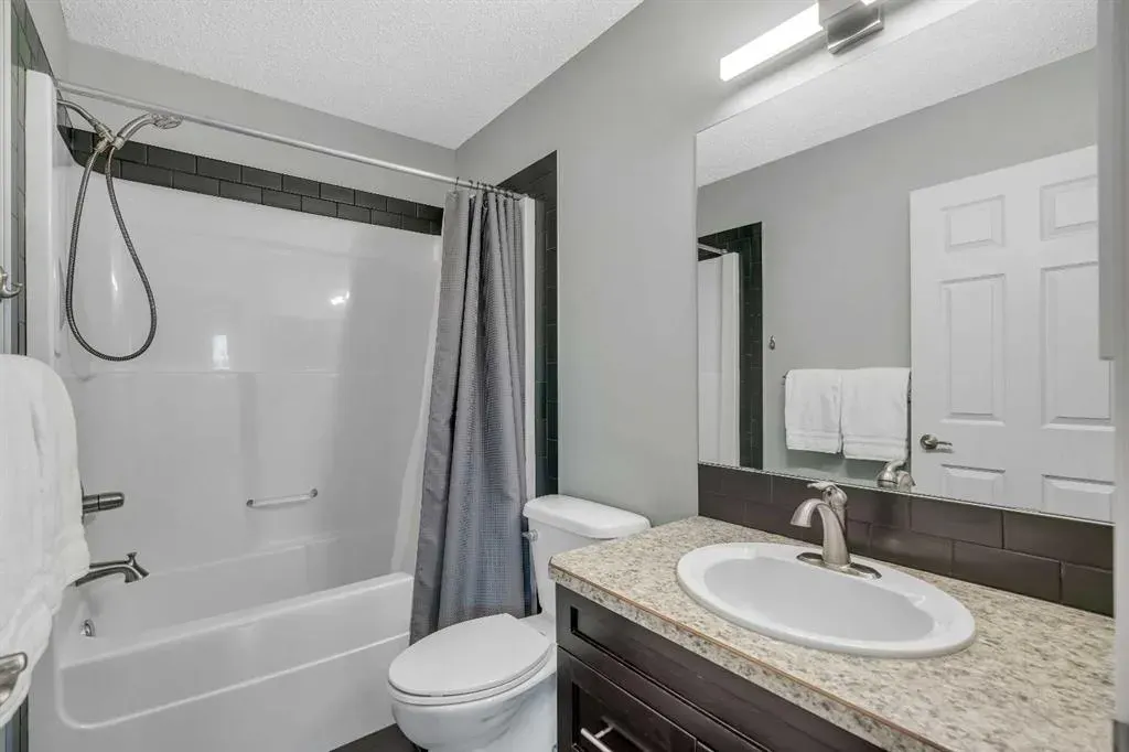 13 Mahogany View SE