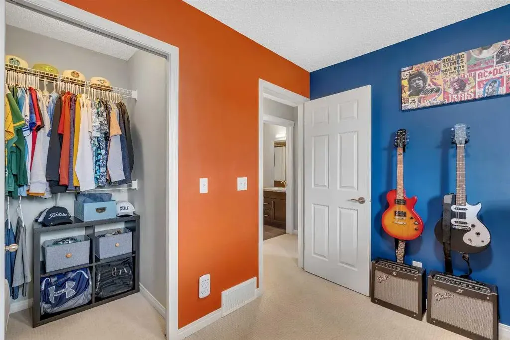 13 Mahogany View SE