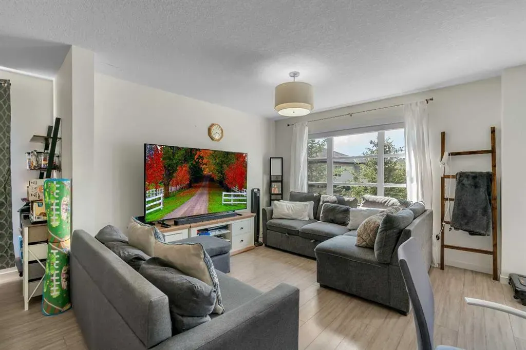 1111 Evansridge Park NW