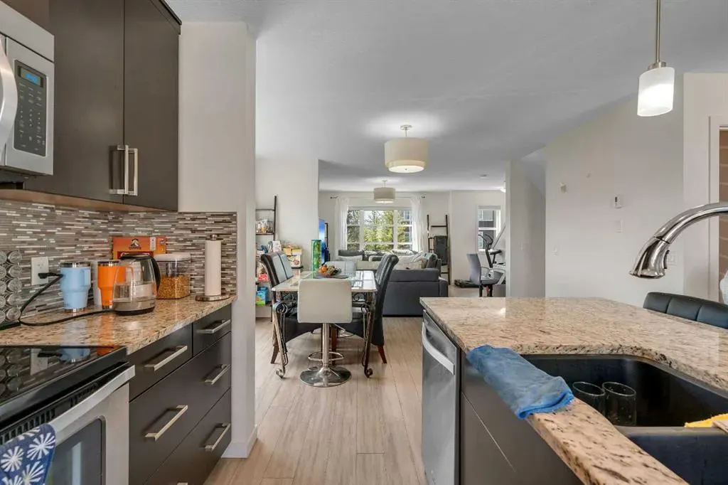 1111 Evansridge Park NW