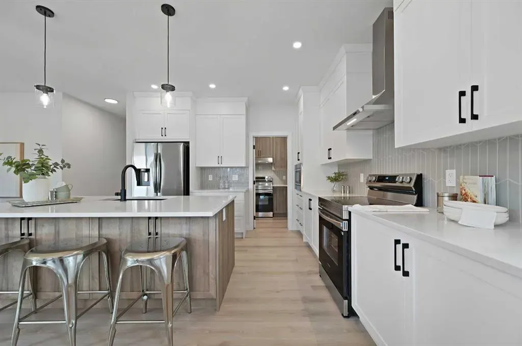 564 Baywater Manor SW
