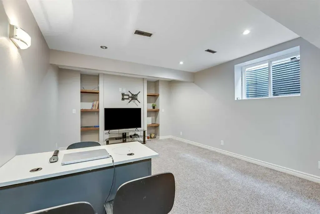 178 Baywater Rise SW