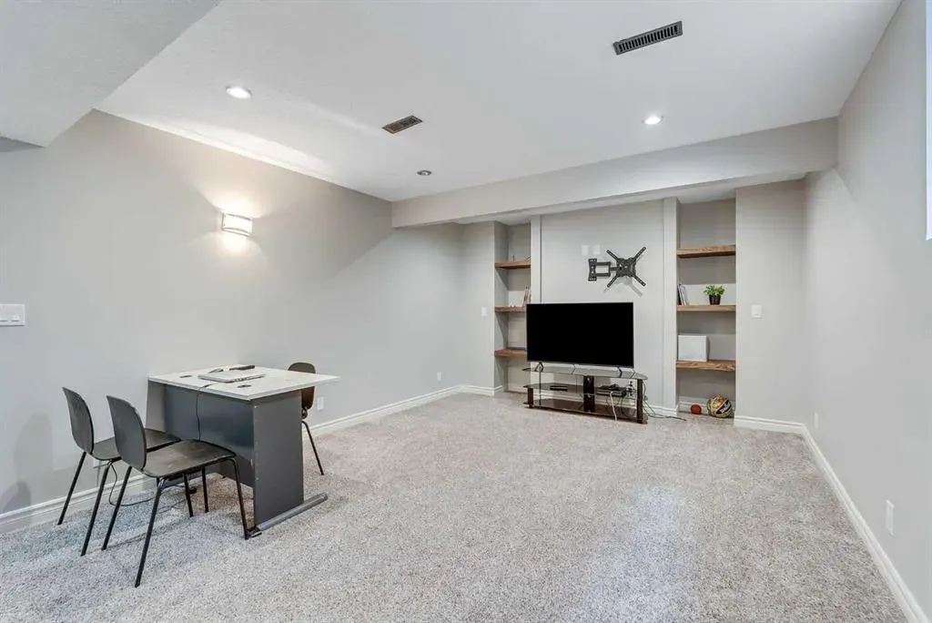 178 Baywater Rise SW