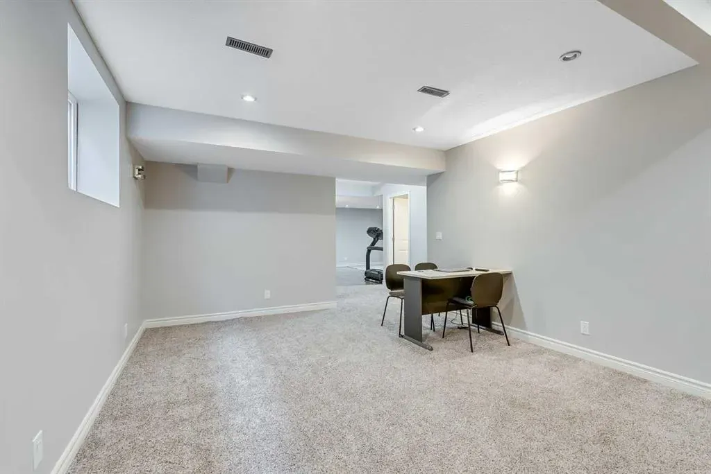 178 Baywater Rise SW