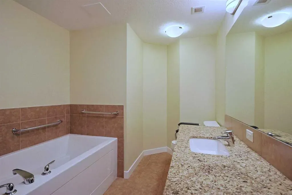 16 Varsity Estates Circle NW, #609