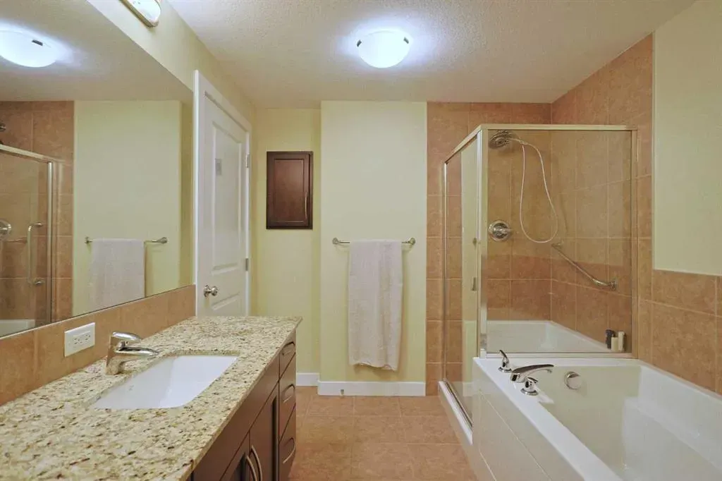 16 Varsity Estates Circle NW, #609