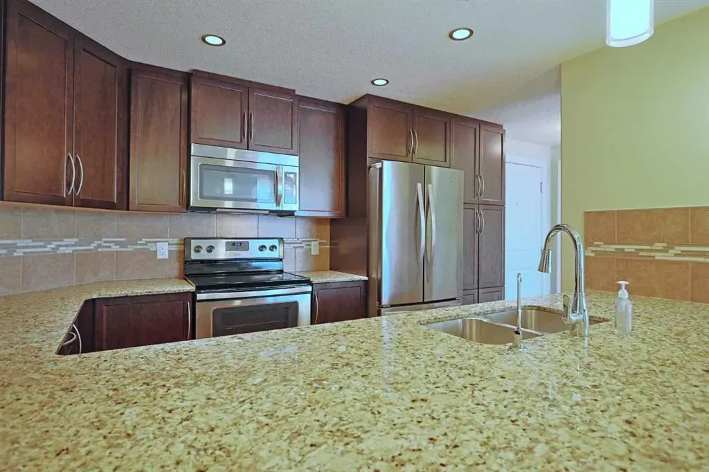16 Varsity Estates Circle NW, #609