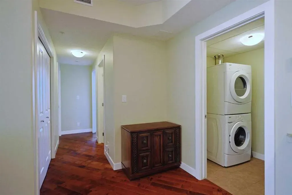 16 Varsity Estates Circle NW, #609