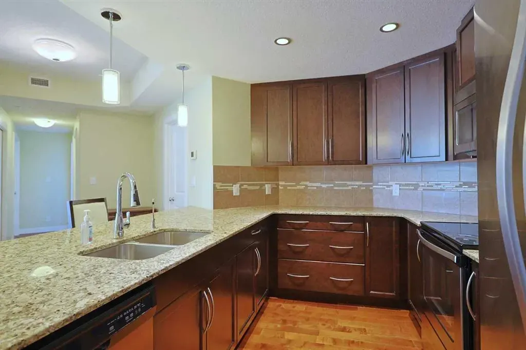 16 Varsity Estates Circle NW, #609