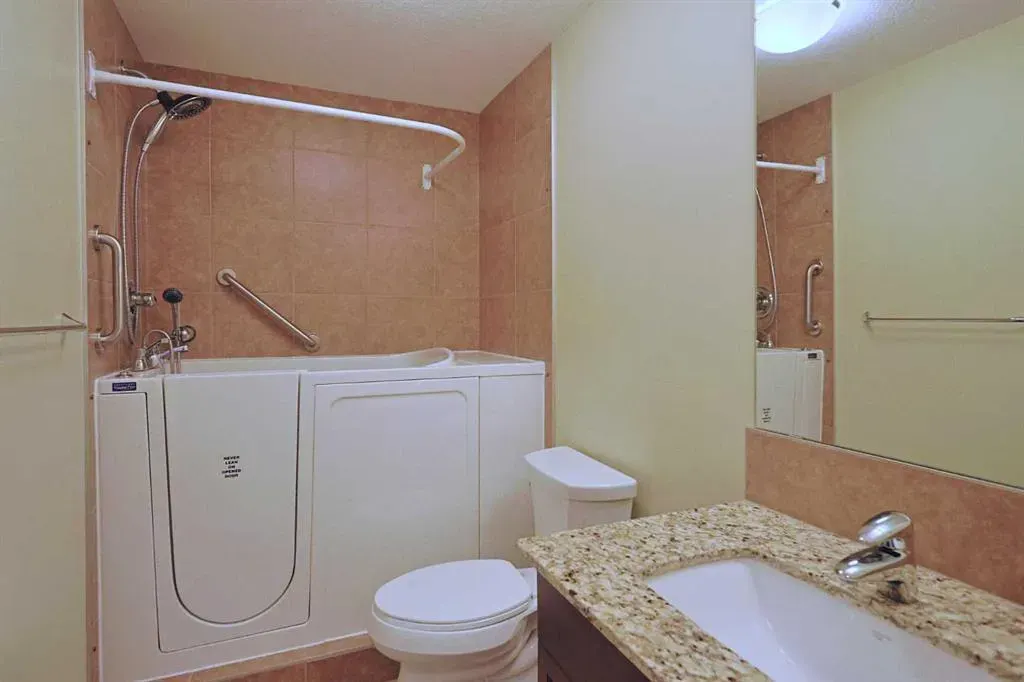 16 Varsity Estates Circle NW, #609