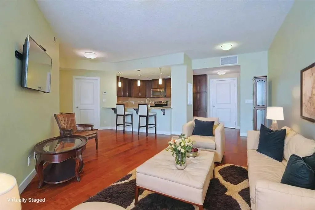 16 Varsity Estates Circle NW, #609