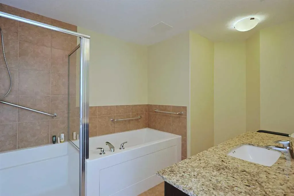 16 Varsity Estates Circle NW, #609
