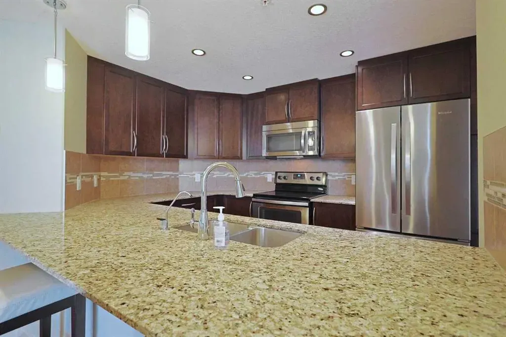16 Varsity Estates Circle NW, #609