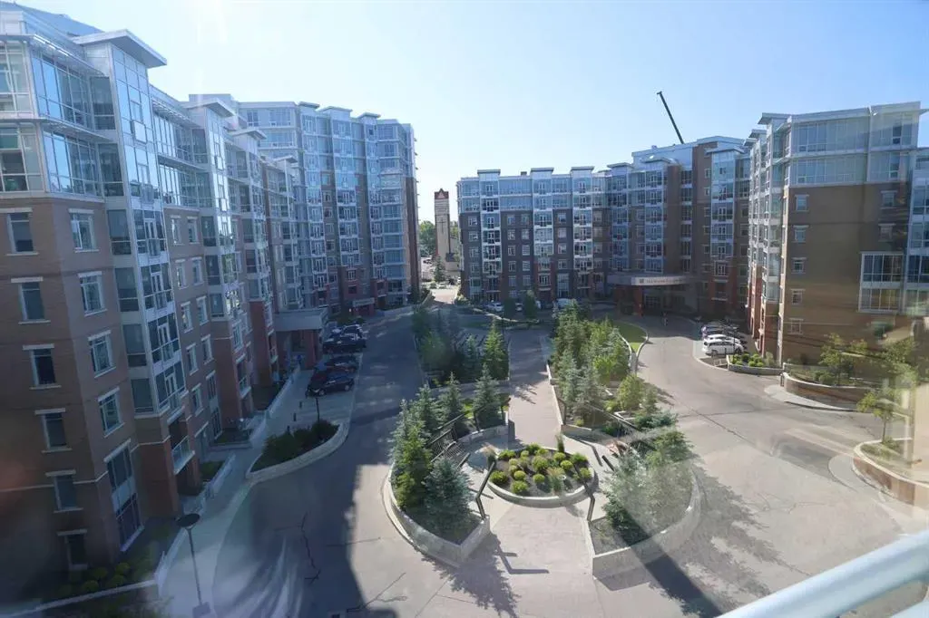 16 Varsity Estates Circle NW, #609