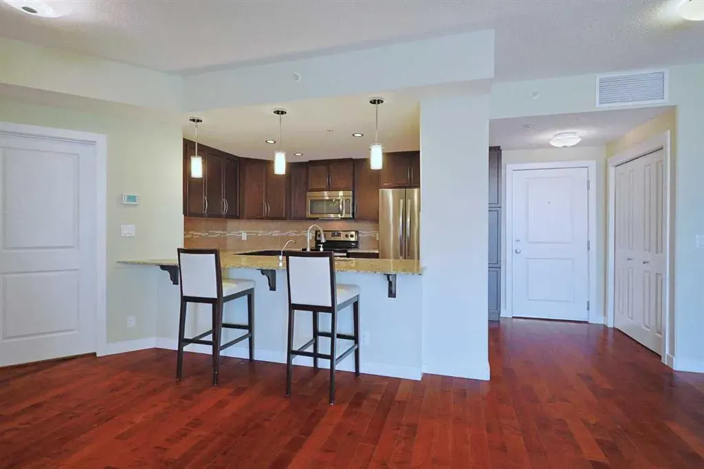 16 Varsity Estates Circle NW, #609