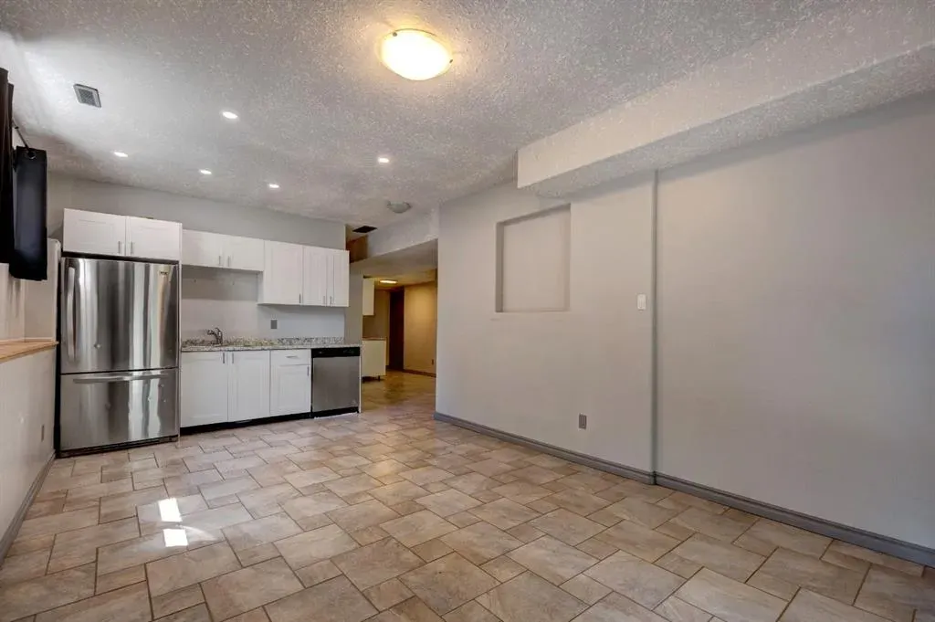 230 Westmount Crescent