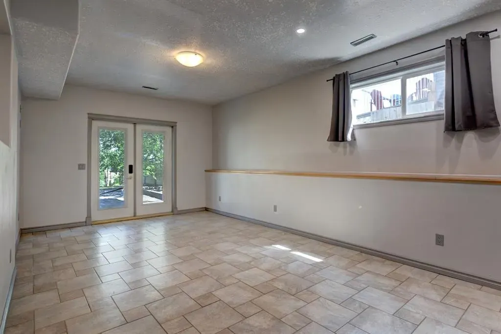 230 Westmount Crescent