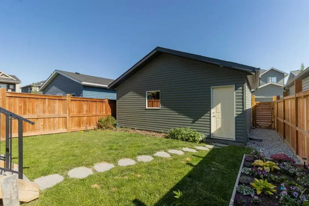 112 Fireside Crescent