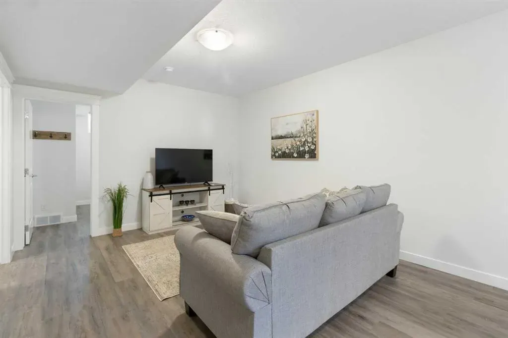 112 Fireside Crescent