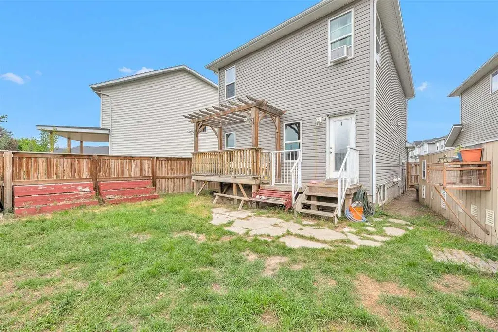39 Sunrise Crescent NE