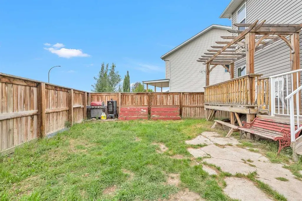 39 Sunrise Crescent NE