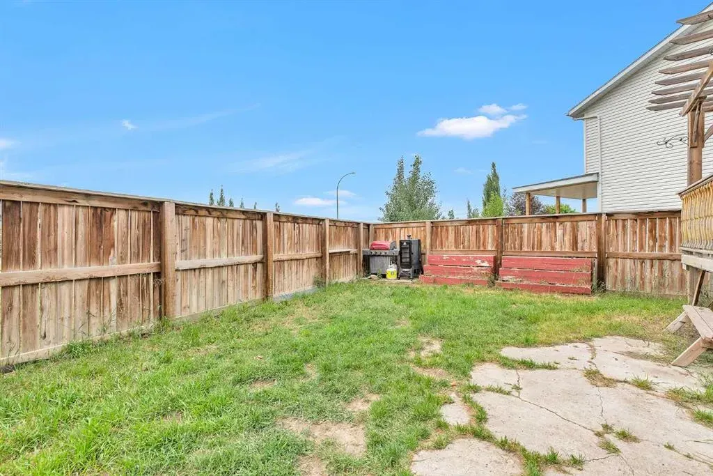 39 Sunrise Crescent NE