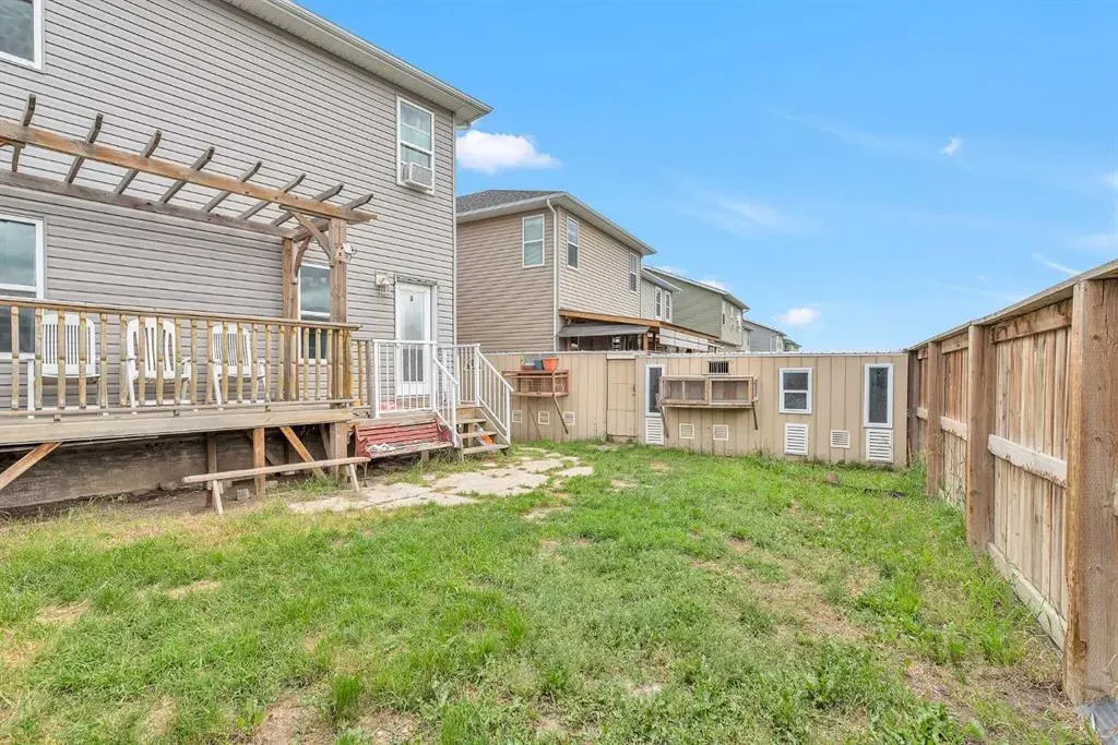 39 Sunrise Crescent NE