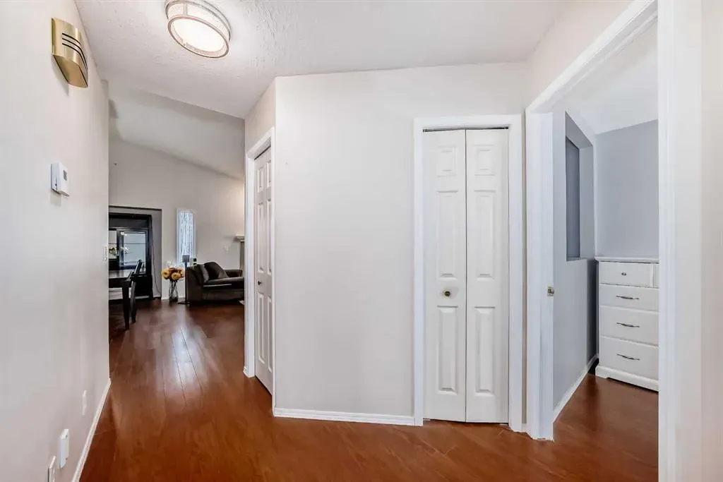 401 Strathford Bay