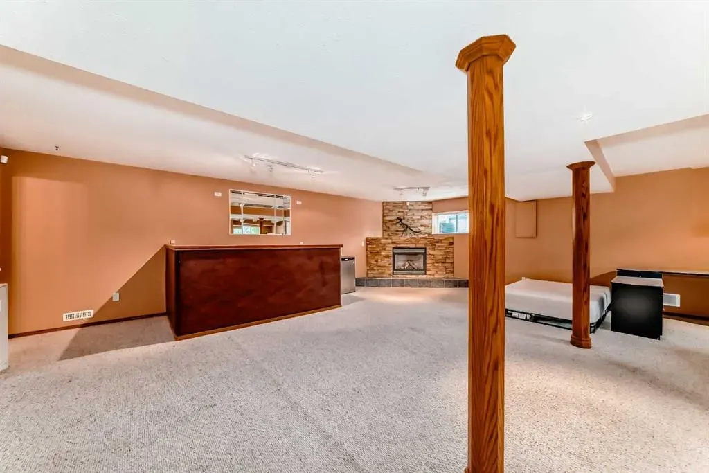 401 Strathford Bay
