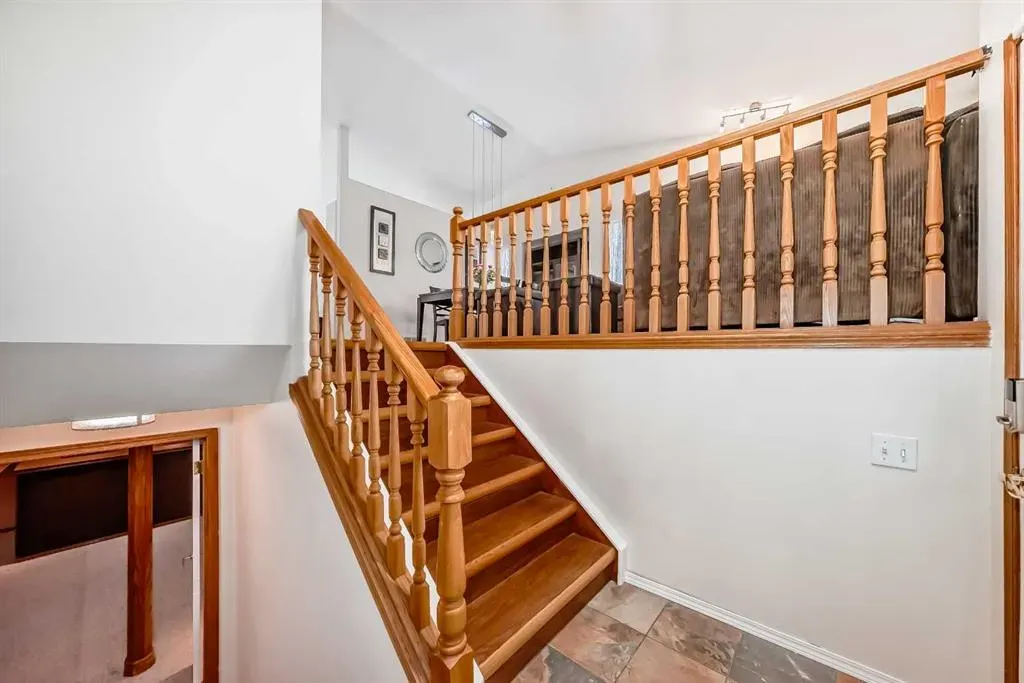 401 Strathford Bay