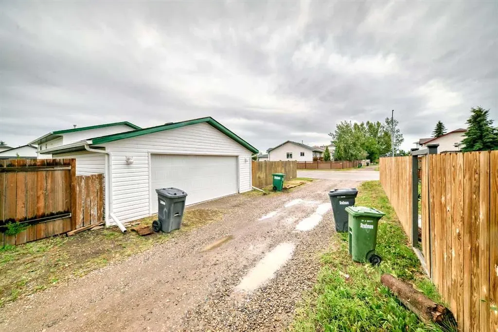 401 Strathford Bay