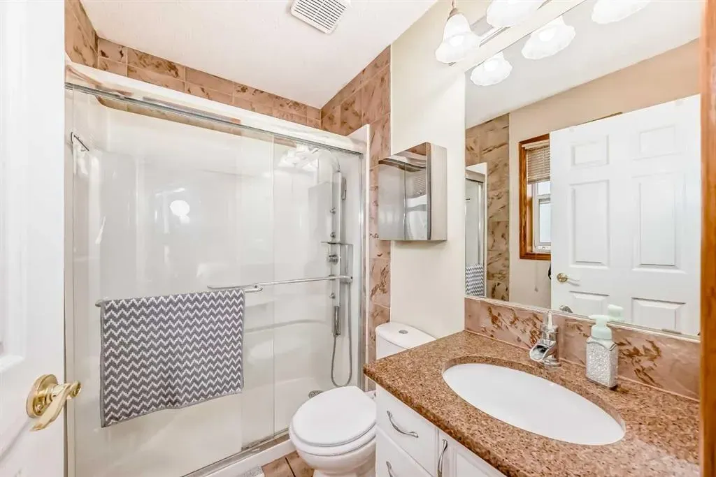 401 Strathford Bay