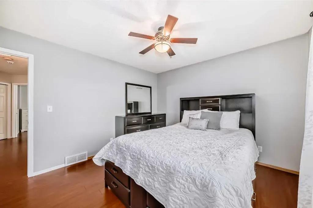 401 Strathford Bay