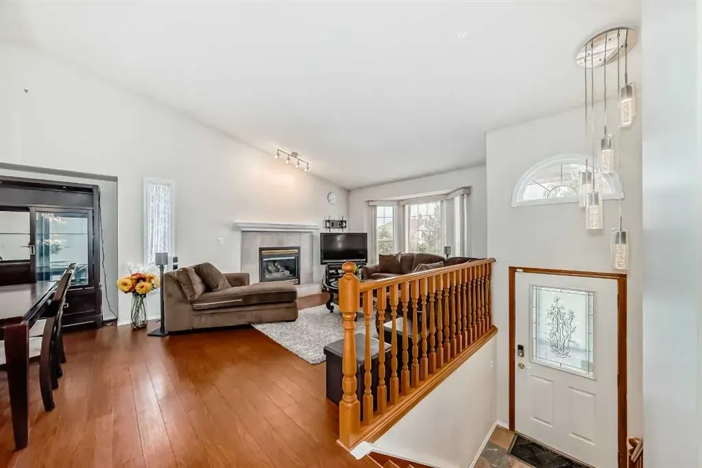 401 Strathford Bay