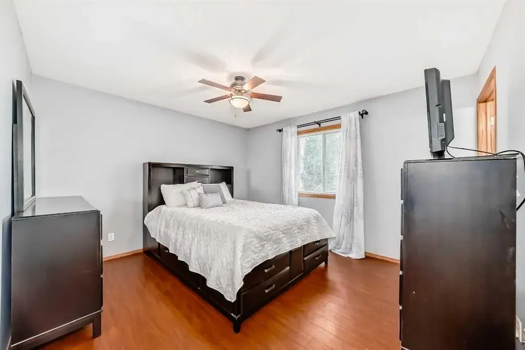 401 Strathford Bay