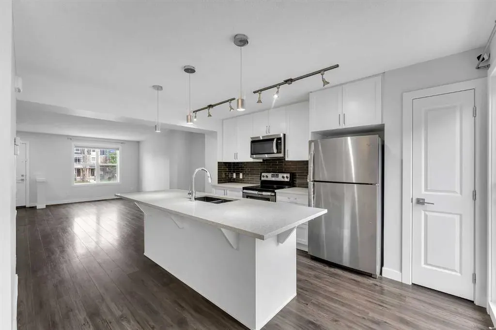 131 Evanscrest Gardens NW