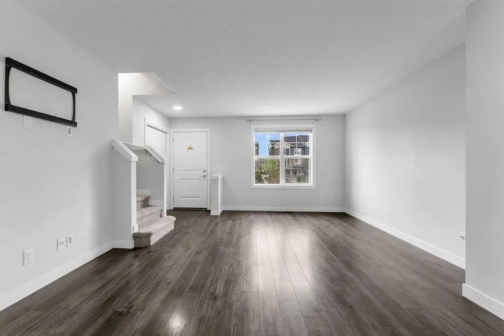 131 Evanscrest Gardens NW