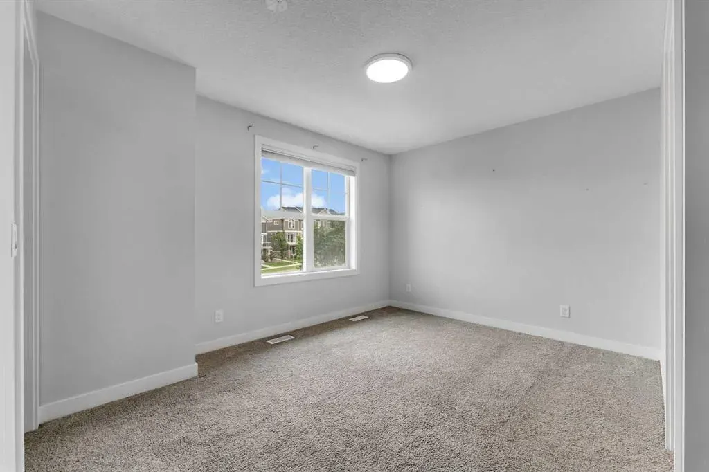 131 Evanscrest Gardens NW