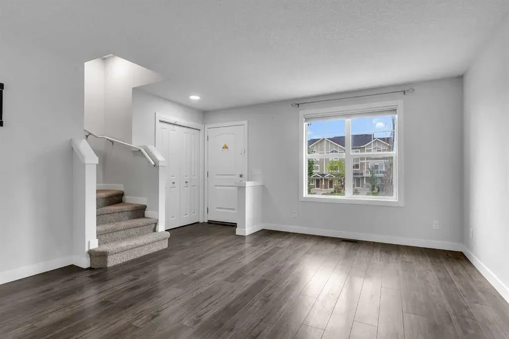 131 Evanscrest Gardens NW