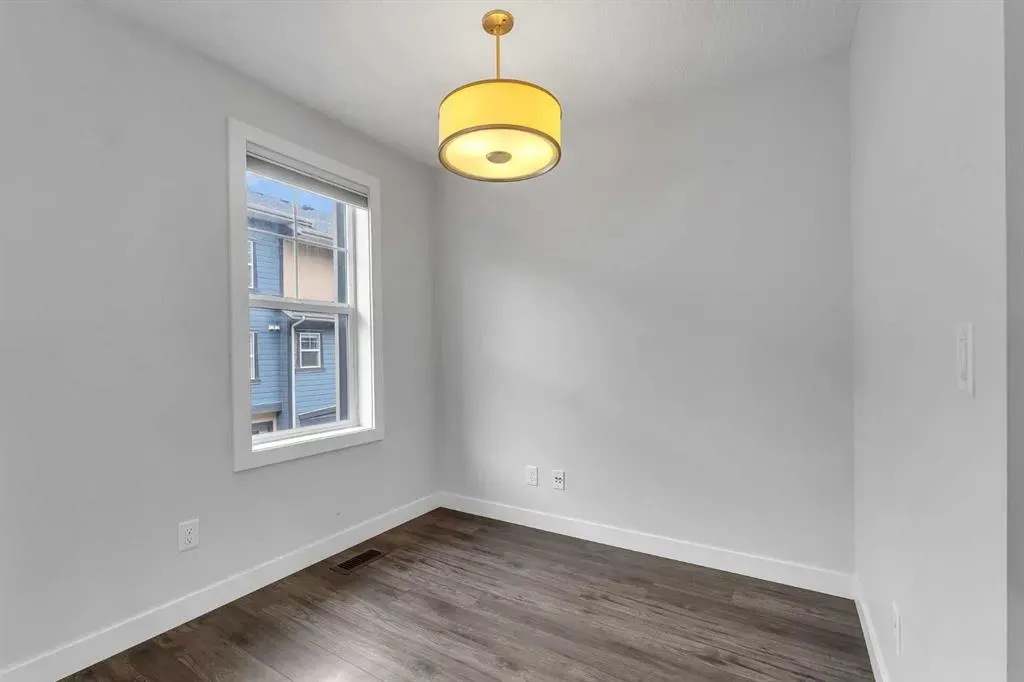 131 Evanscrest Gardens NW