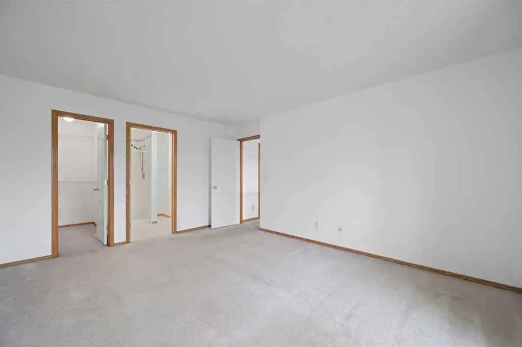 54 4 Street NE