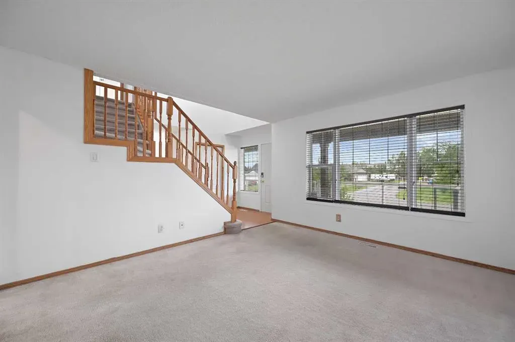 54 4 Street NE