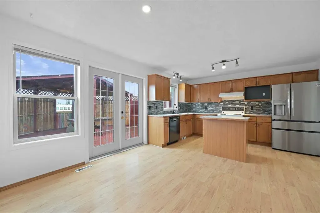 54 4 Street NE
