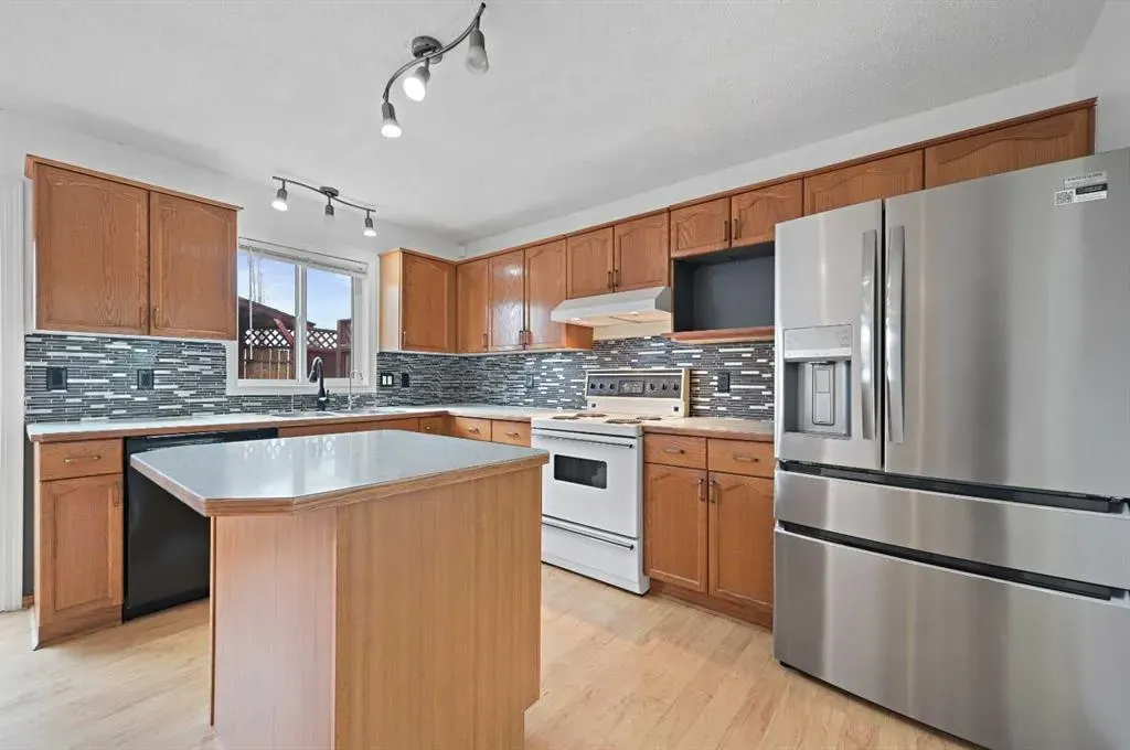 54 4 Street NE