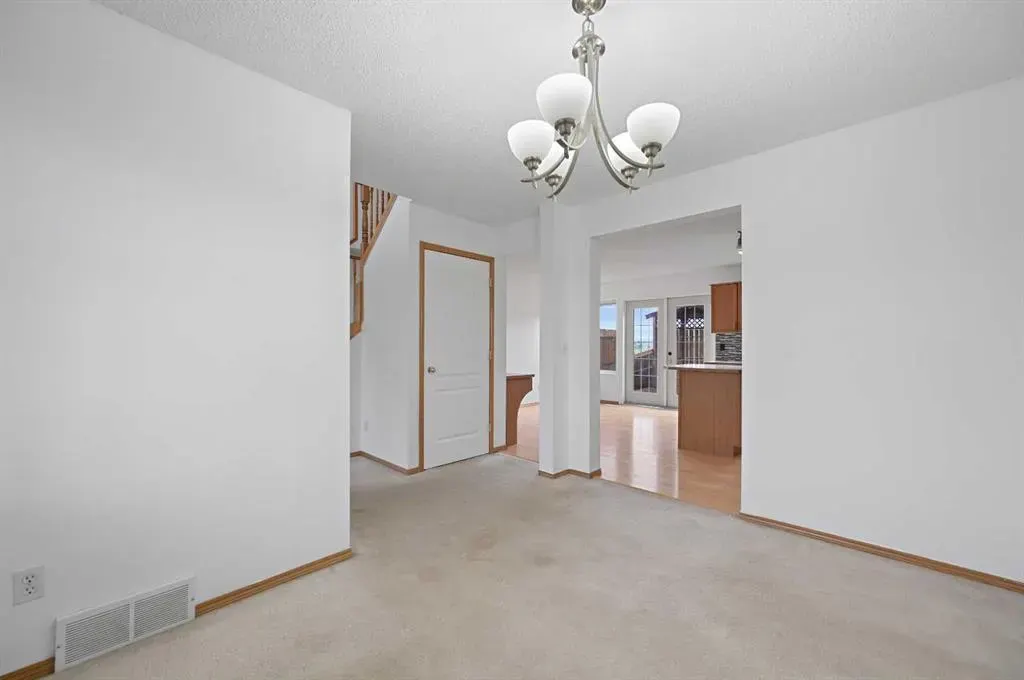54 4 Street NE