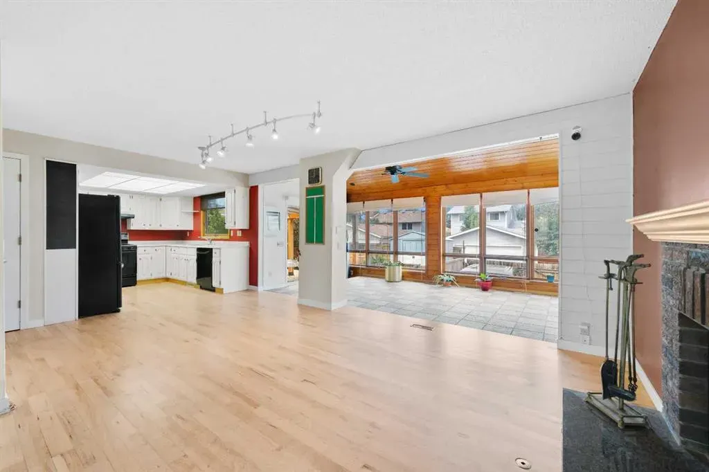 256 Scenic Way NW