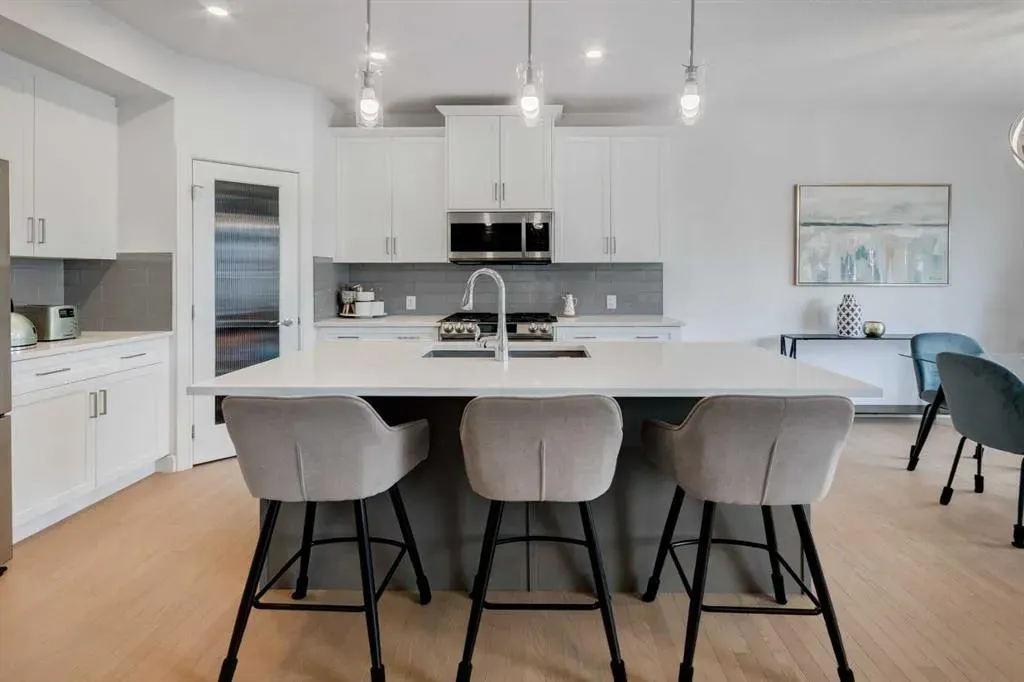100 Emberside Glen